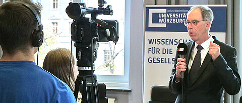 Universitätspräsident Paul Pauli im Interview mit TV Mainfranken.