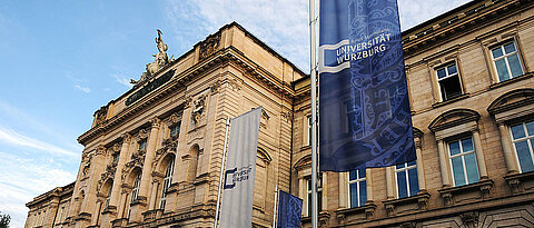 In mehreren zulassungsbeschränkten Studiengängen der Uni Würzburg sind aktuell noch wenige Studienplätze frei.