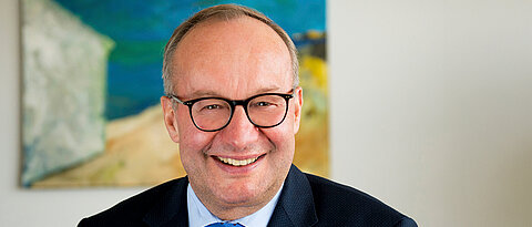 Hermann Einsele, Direktor der Medizinischen Klinik II am UKW.