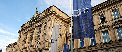 In zwei zulassungsbeschränkten Studiengängen der Uni Würzburg sind aktuell noch wenige Studienplätze frei.