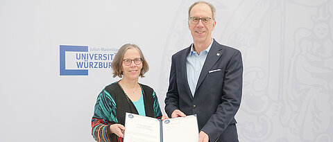 Es freuen sich über die Unterzeichnung: Vizepräsidentin Doris Fischer und Präsident Paul Pauli.