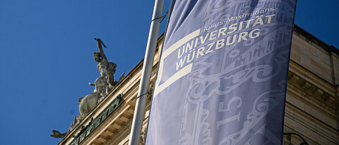 Das Hauptgebäude der Universität Würzburg am Sanderring. 
