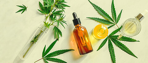 Umstrittene Trendprodukte. CBD-haltige Nahrungsmittel sind beliebt. Zu ihren Nutzen und Risiken hat nun eine DFG-Arbeitsgruppe diverse Studien analysiert. 