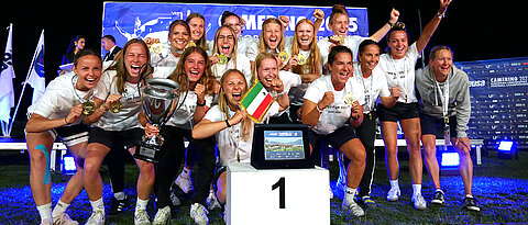 So sehen Europameisterinnen aus. In Italien verteidigten die Würzburg Fußballerinnen ihren Titel aus dem Vorjahr erfolgreich.
