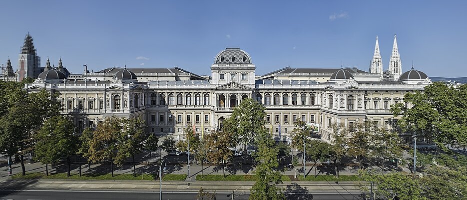 Frontalansicht der Universität Wien