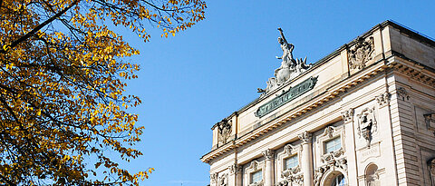 Das Hauptgebäude der Universität Würzburg. (Foto: Robert Emmerich)